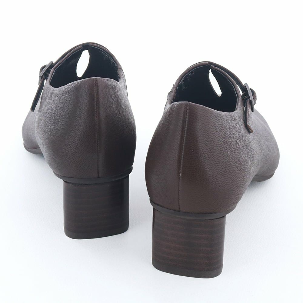 ミドルヒールできちんと感もあり、お仕事靴にもおすすめです