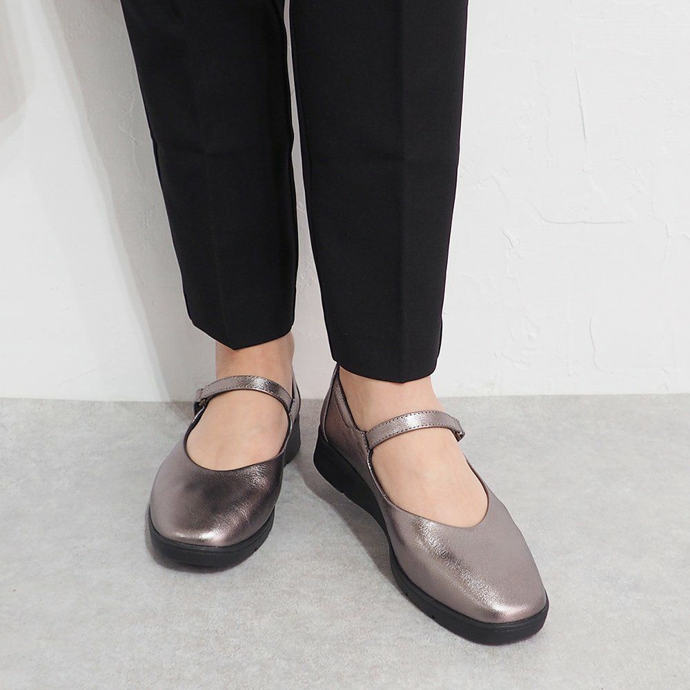 ガンメタリック