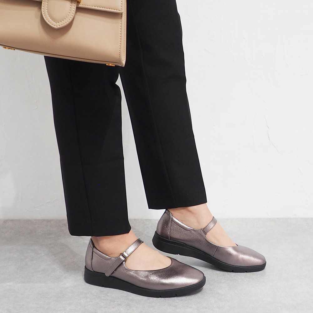 ガンメタリック