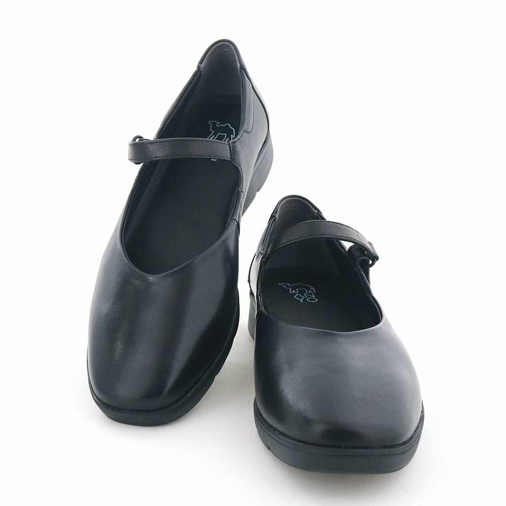 フォーマルなシーンにも対応できる万能シューズです