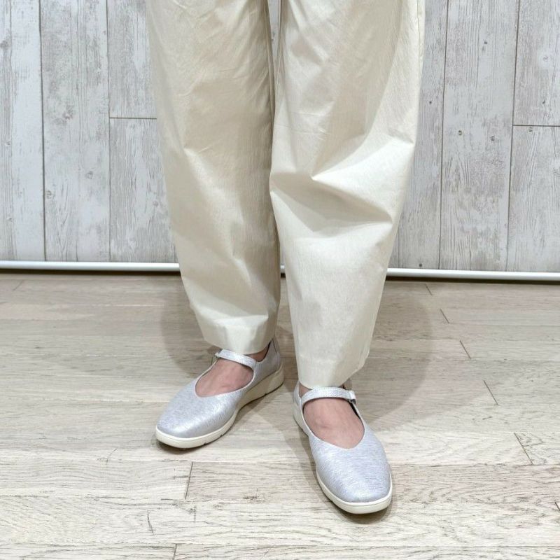 スタッフ着用：シルバーコンビ