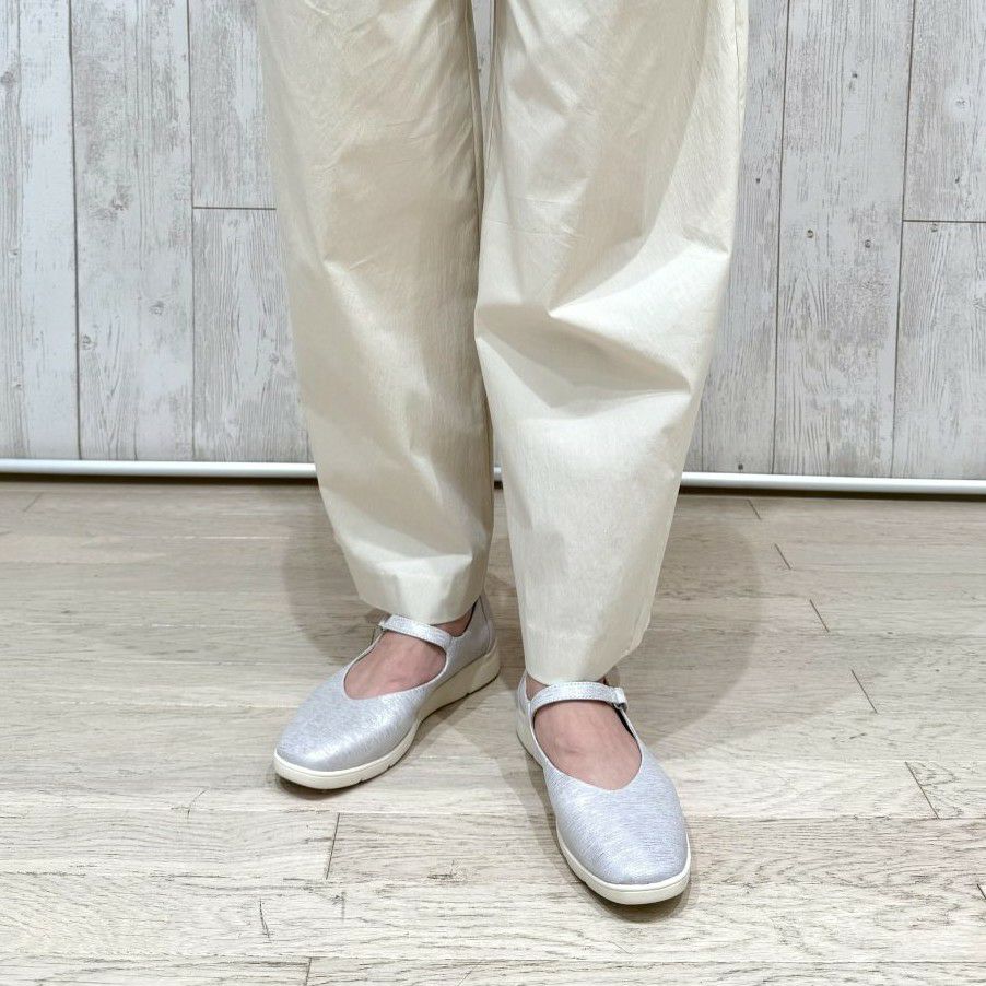 スタッフ着用：シルバーコンビ