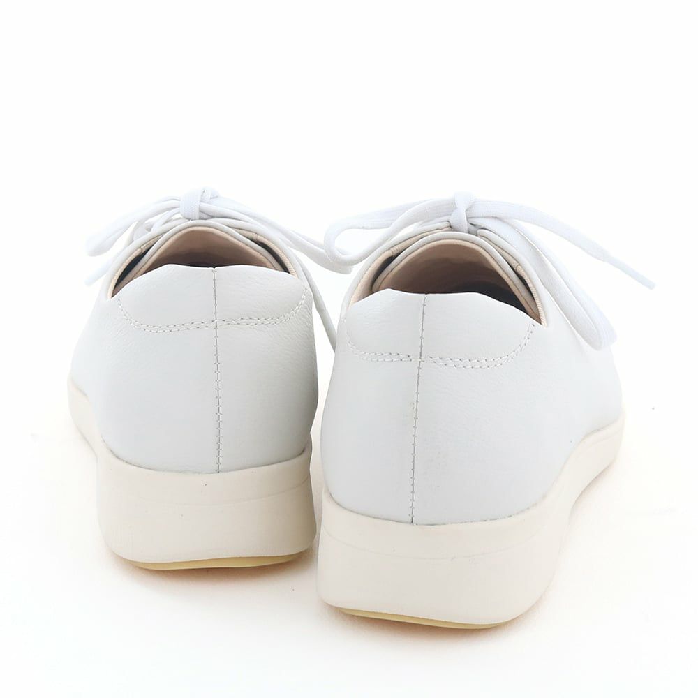 シューズライクな佇まいでオンタイムにも活躍してくれそう