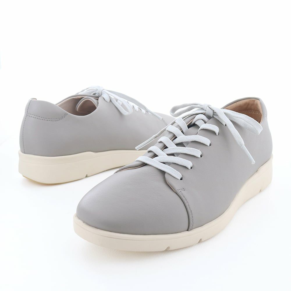 2025秋の新色グレー。ニュートラルな色合いが洗練された印象に