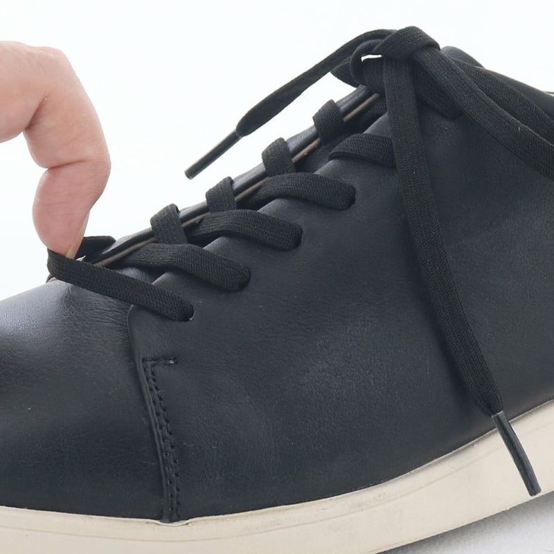 伸縮性のあるゴム紐は、紐を解かずに着脱が可能