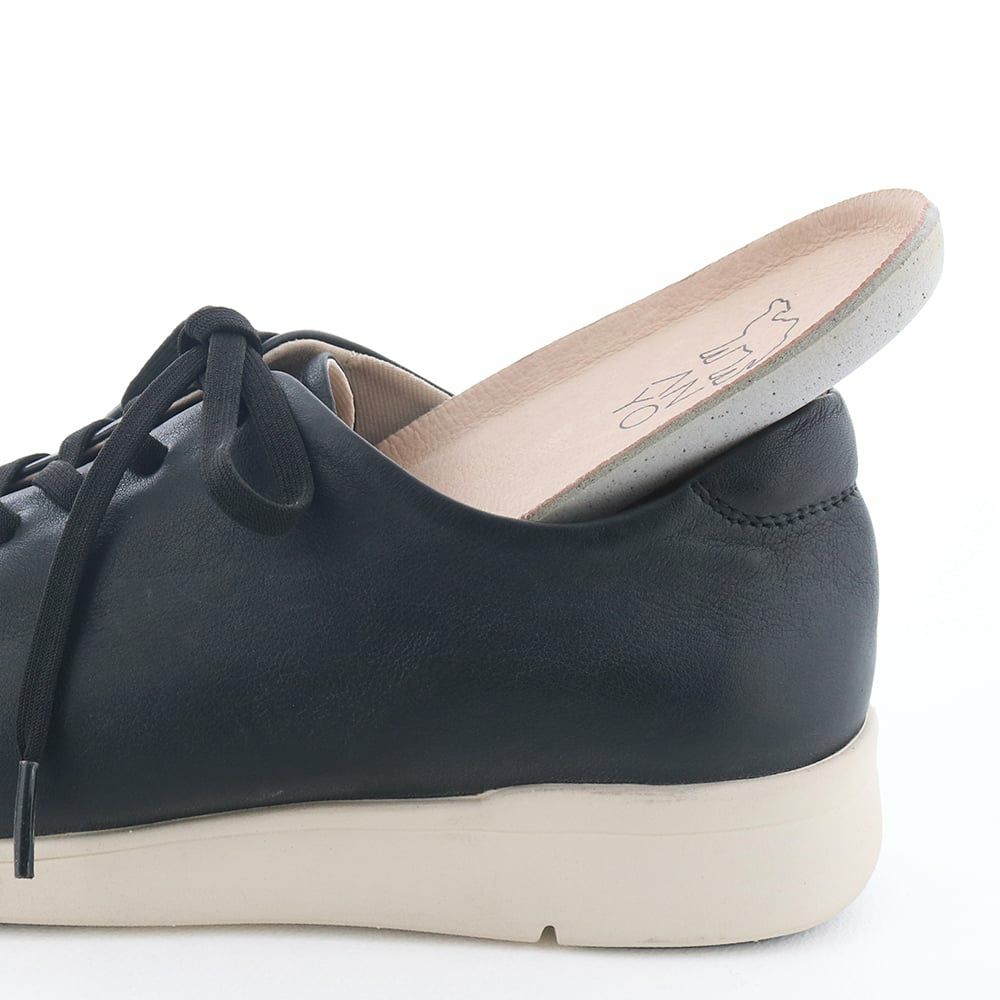 クッションの効いた肉厚のカップインソール