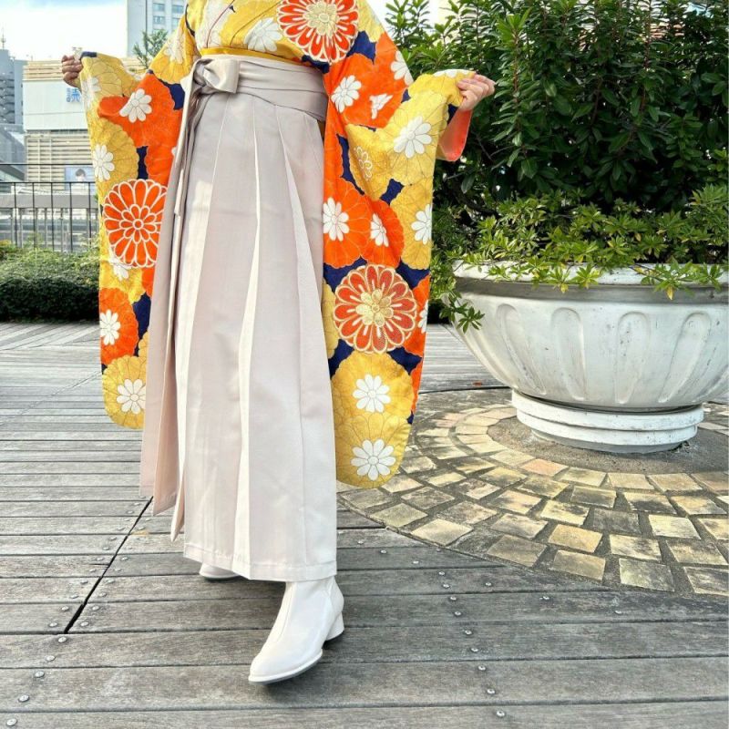 スタッフ着用：アイボリー