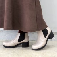 ライトグレー