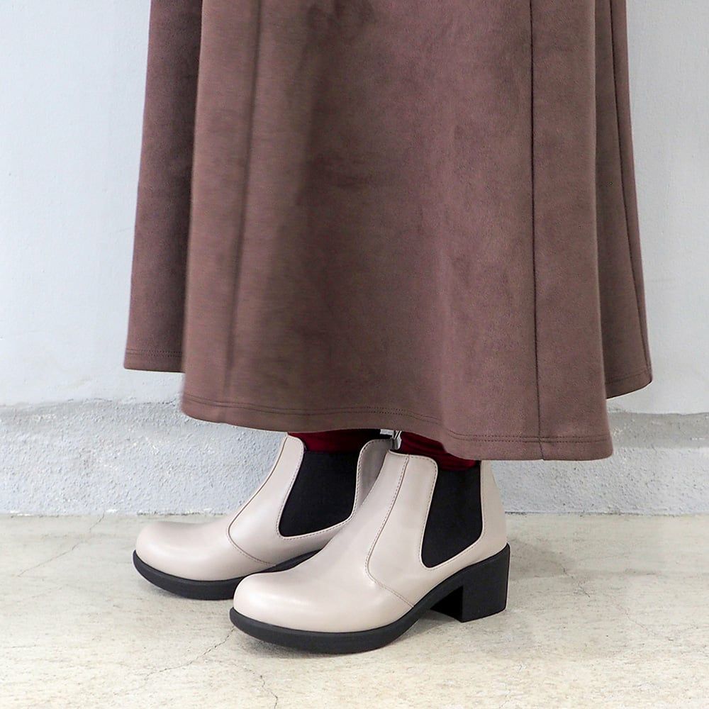 ライトグレー