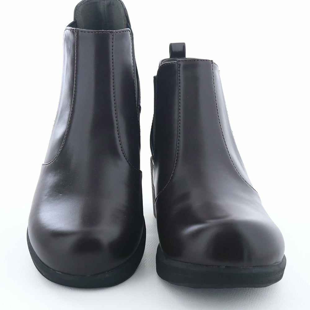 特徴的な「おでこトゥ」やぽってりしたボリューム感はそのまま