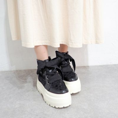 cavacava ブランドのキラキラスニーカー。とてもカッコ良いです