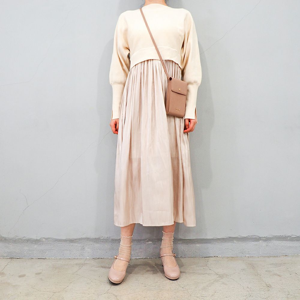 ピンクベージュ