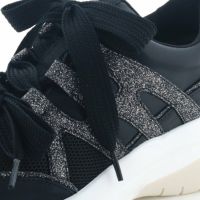 ブラックはラメ使いをポイントにシックにまとめました