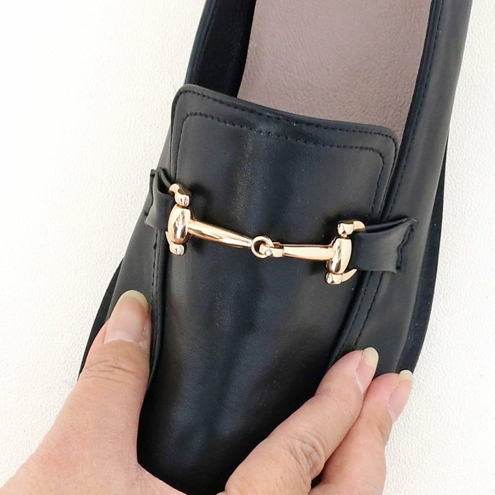 かっちりした見た目に反してソフトな作りなのもこの靴のポイント