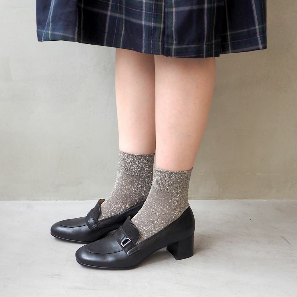 ブラック