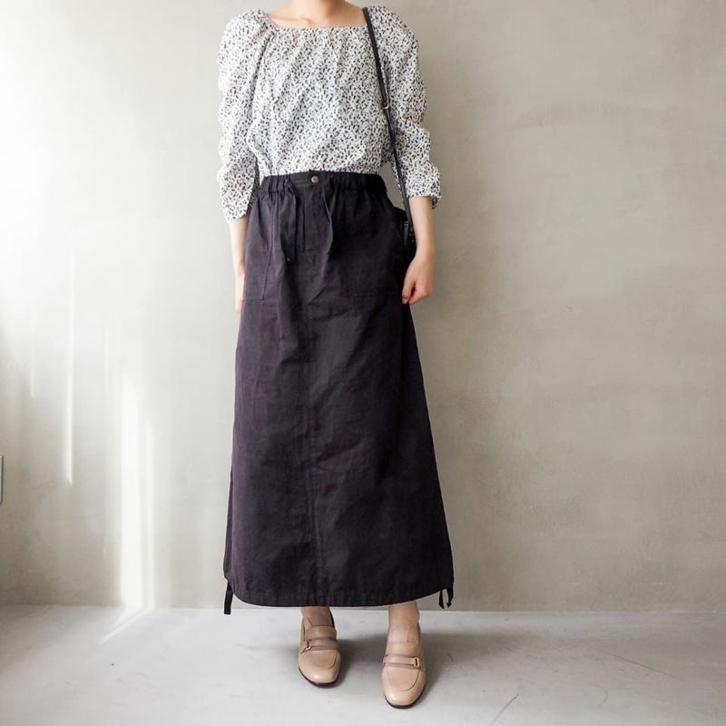 ライトグレージュ