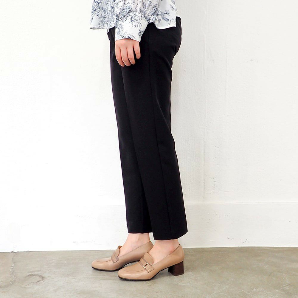 ライトグレージュ