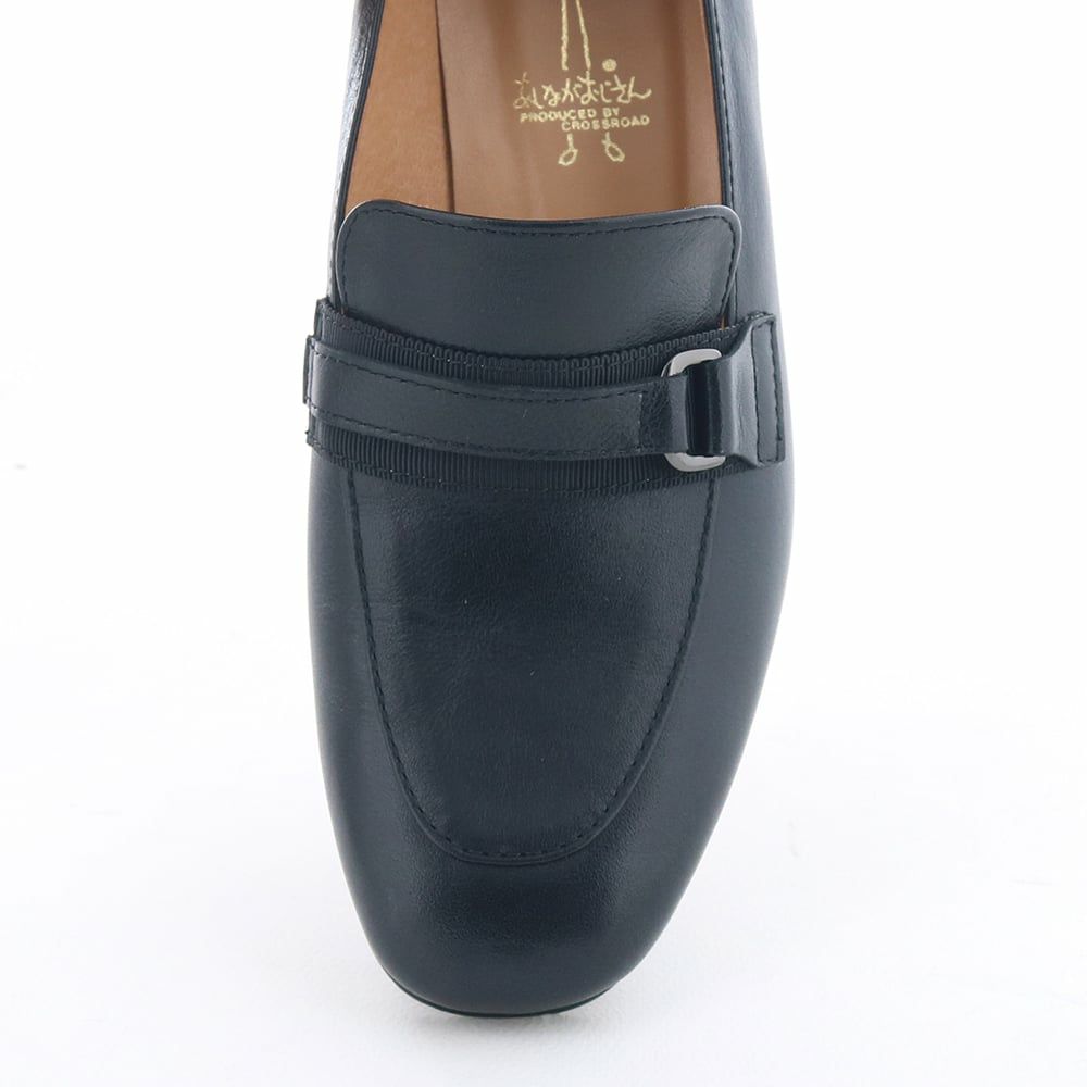 ほんのり丸みのあるスクエアトゥで指先を締め付けません