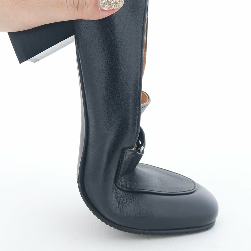 ソールの返りがよく、靴が足についてくるのでカカト抜けもしにくい