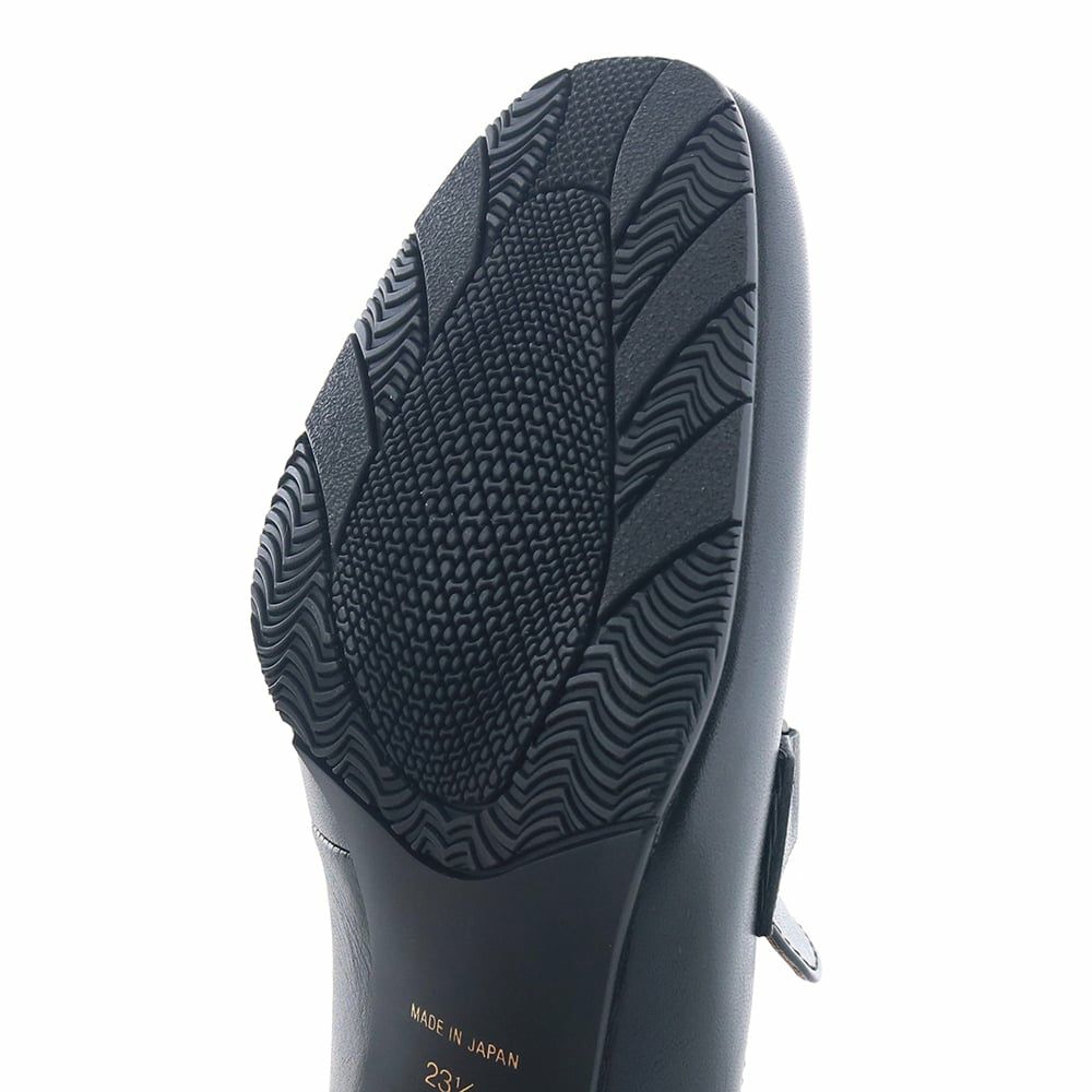 防滑仕様で滑りやすい床面も安心です