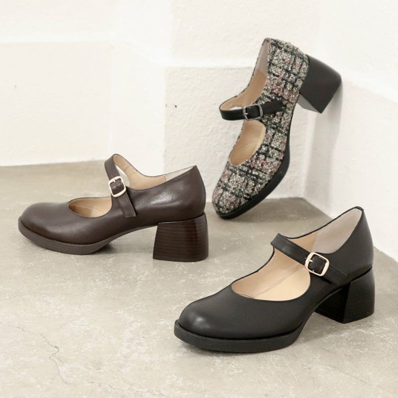 ストラップパンプス