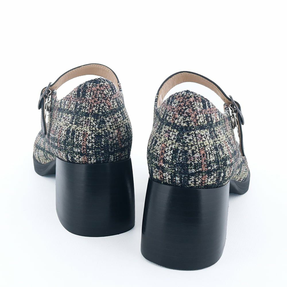 ぷくっと丸みのあるボリュームヒールもポイント