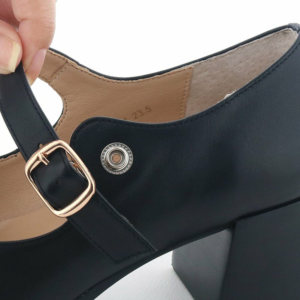 甲ストラップでしっかりホールド。スナップタイプで着脱もかんたん