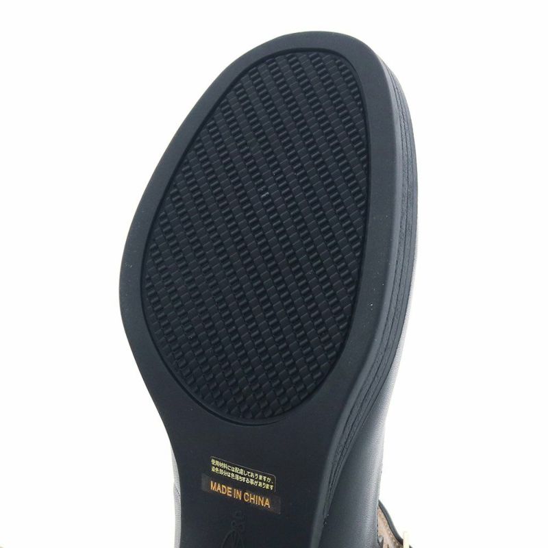 前底に1.5cmの厚みがあり、ヒール傾斜は4.5cmほど