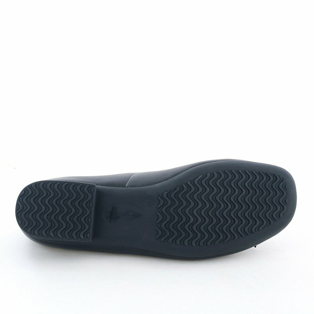 ブランドオリジナルのモールドソールを使用