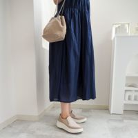 ライトベージュ