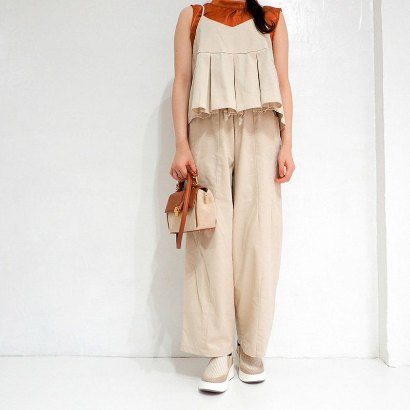 ライトベージュ