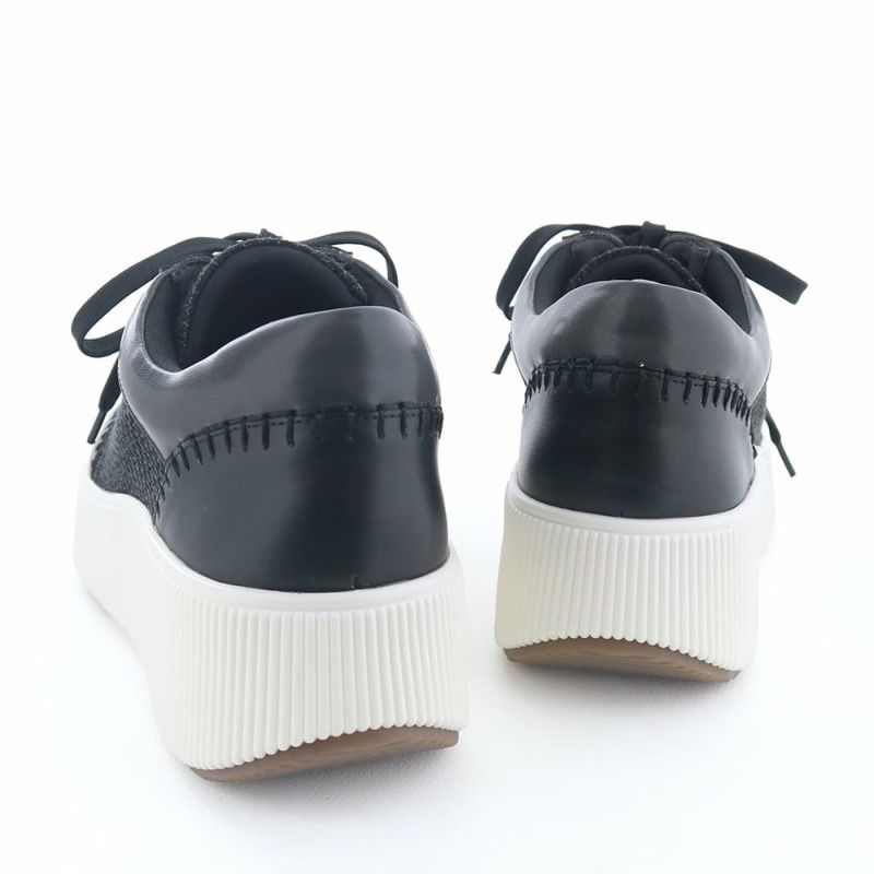 ブランドオリジナルの極厚ソールでスタイルアップも