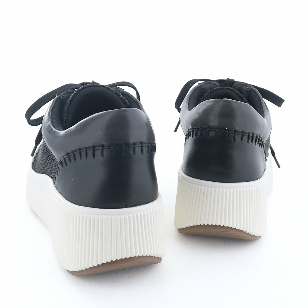 ブランドオリジナルの極厚ソールでスタイルアップも