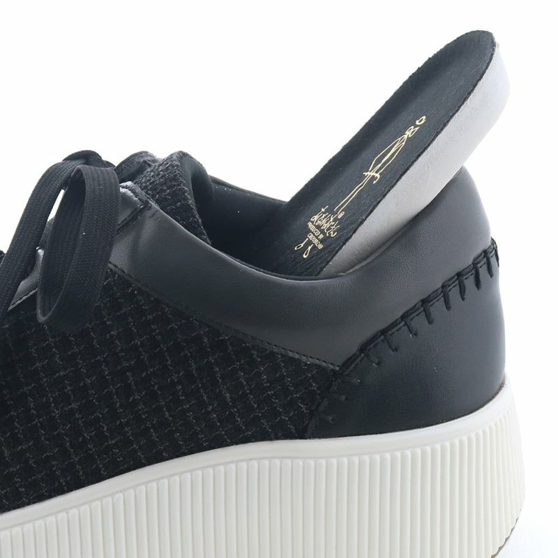 もっちりクッションのインソールが足をしっかり受け止めます