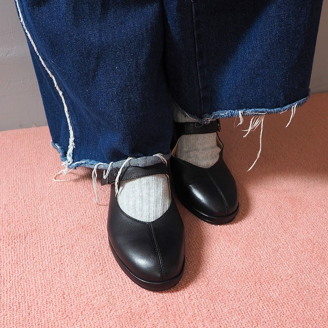ブラック