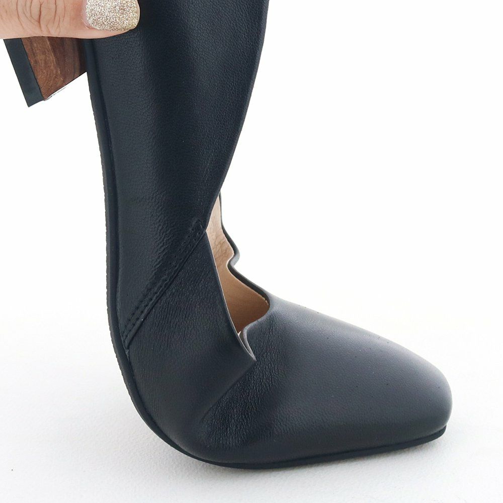 ソールがしっかり屈曲するので歩きやすいのもポイント