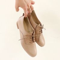 ライトグレージュ