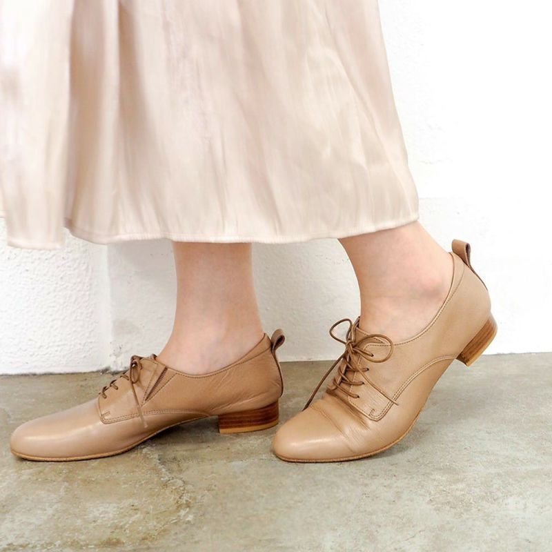 ライトグレージュ