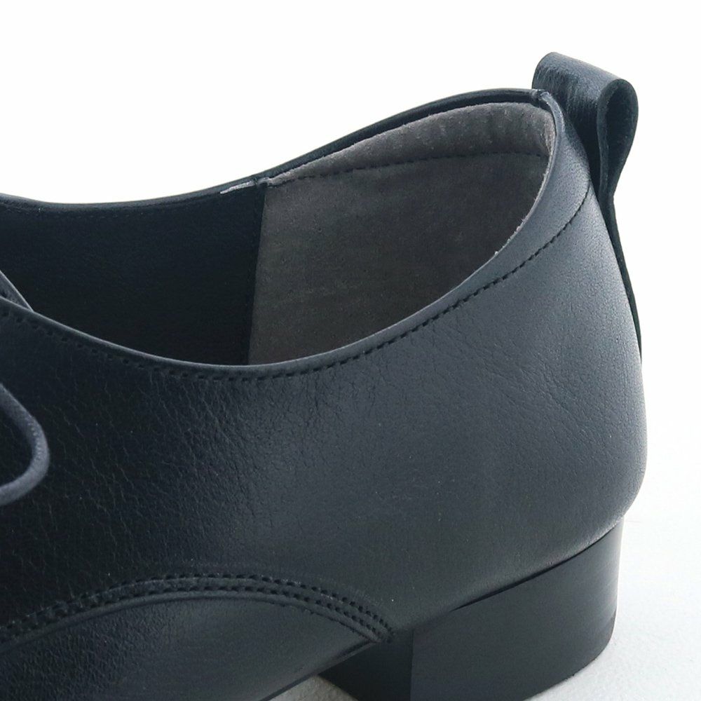 さらにかかとにはパッドを入れ、靴擦れしにくくなっています