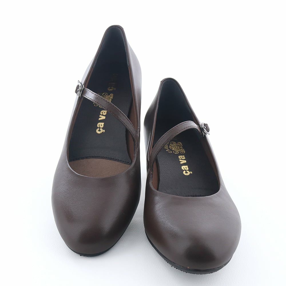 ソフトなシープレザーで履き心地がよく、品のある足元を演出します