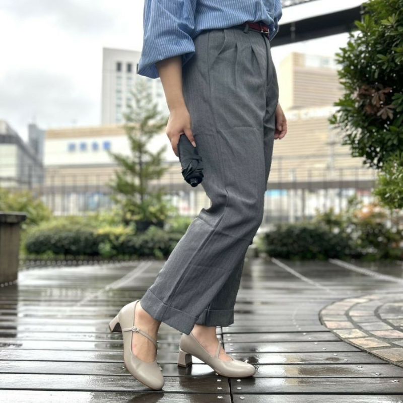 スタッフ着用：グレージュ