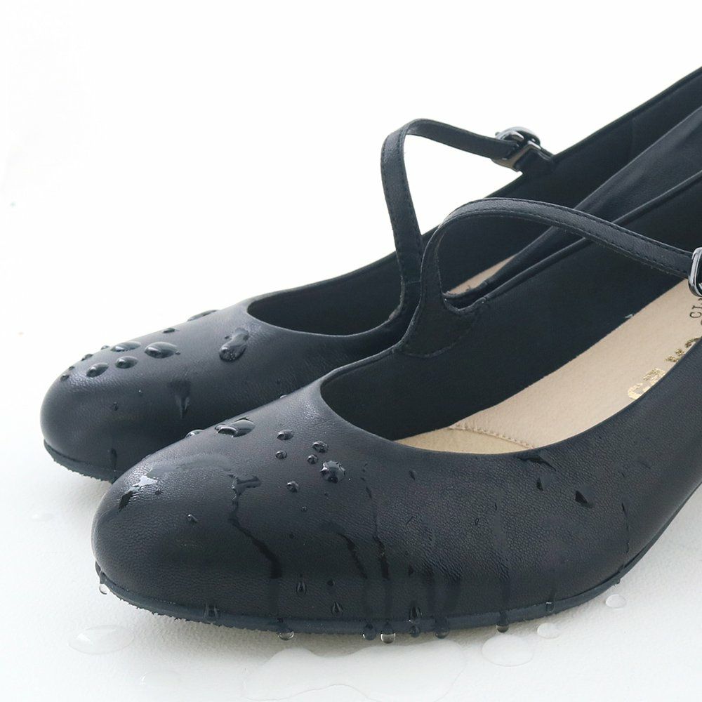 天候の変化を気にせず履ける晴雨兼用アイテム