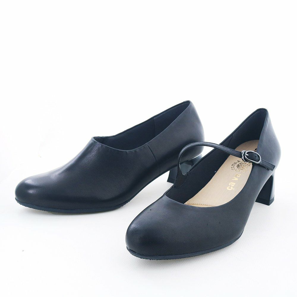 足を深く覆うシューティーデザインもあります