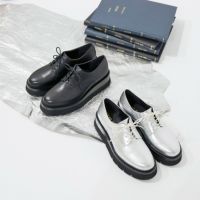 厚底レースアップシューズ