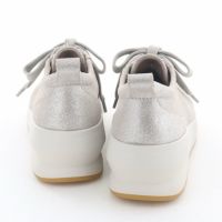 ボリュームソールでスタイルもしっかり底上げしてくれます