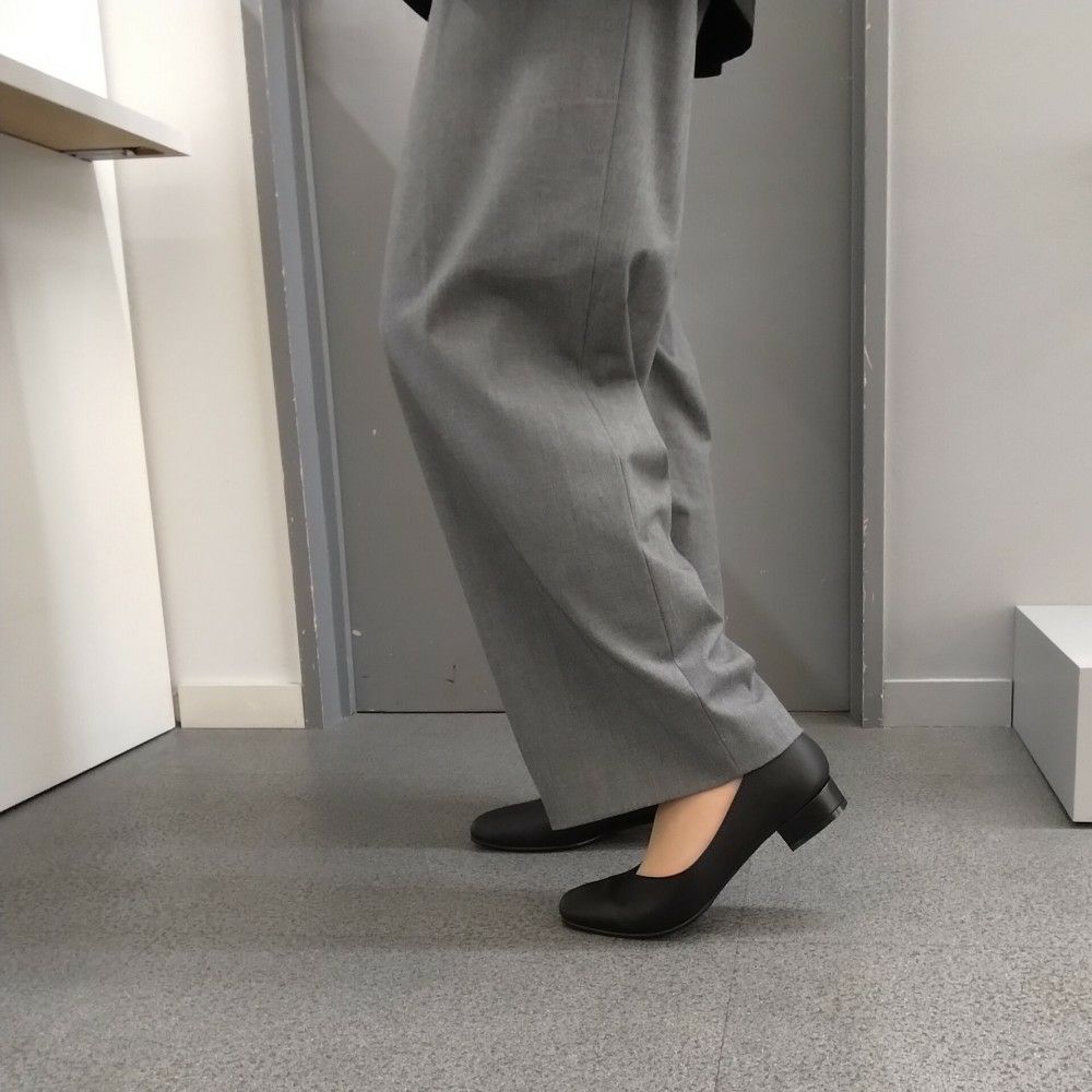 スタッフ着用：ブラック