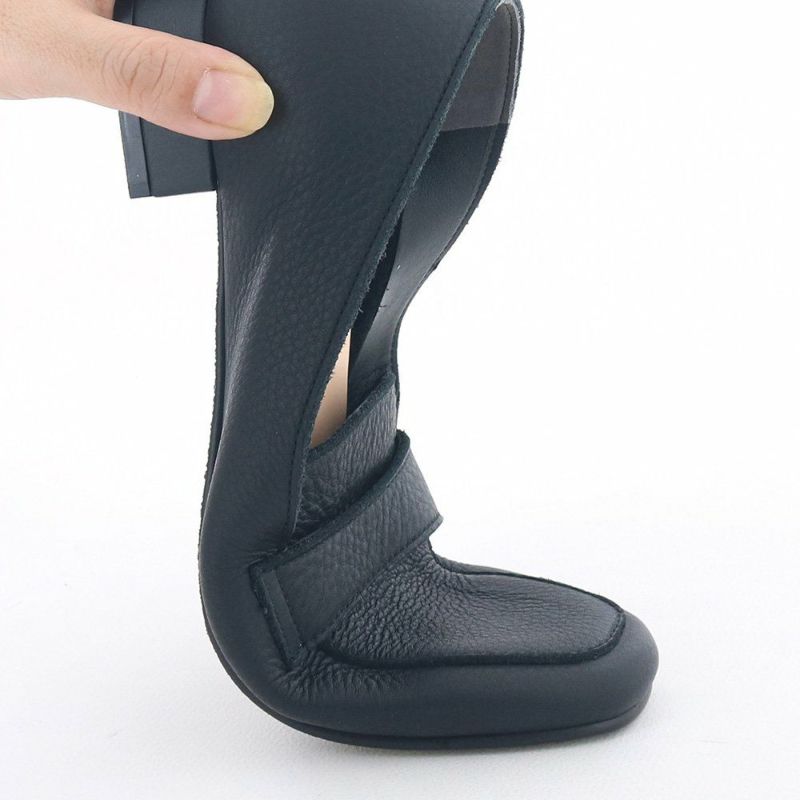 ソールは足に合わせて屈曲するので、歩行がしやすい