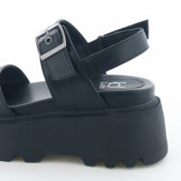 ヒールの高さ：約7.5cm