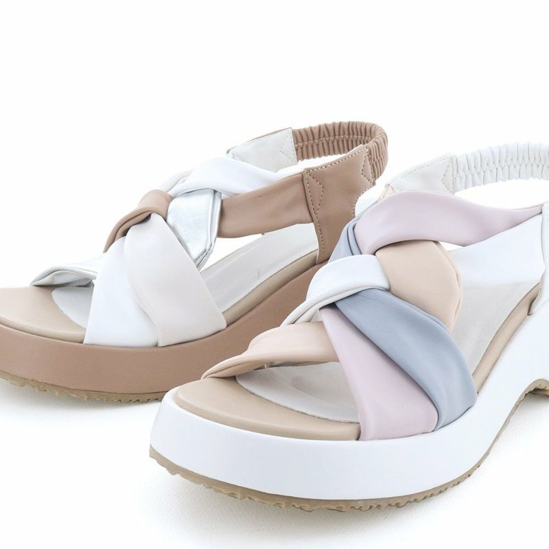 ニュアンスのあるくすみカラーで大人っぽい足元に