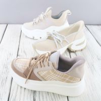 手を使わず履けるハンズフリースニーカーは他にも！